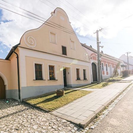 Dum Pratel Pavlova Otel Dış mekan fotoğraf