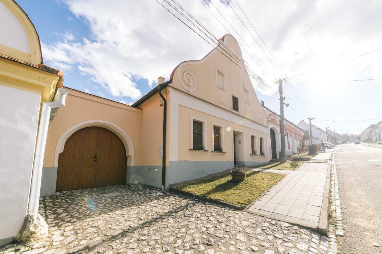 Dum Pratel Pavlova Otel Dış mekan fotoğraf